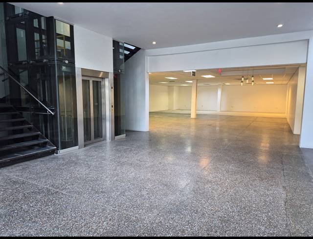 7,296M² OFFICE FOR SALE IN LONGMEADOW